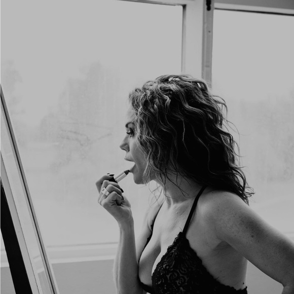 Meet your Posher, April - Picture 1 of 2